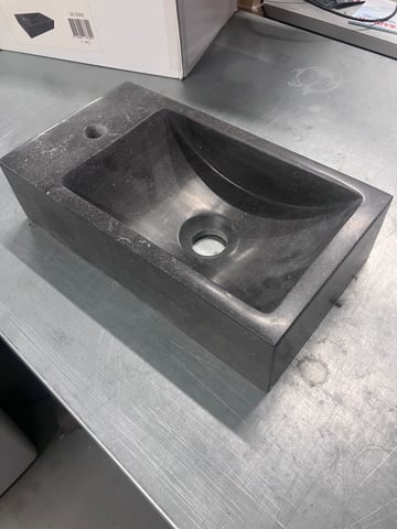 Tweedekans - Wiesbaden Raw fontein links 40x22x10 cm hardsteen gezoet